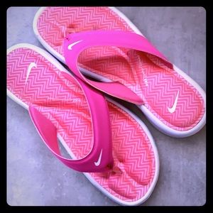 Nike flip flops